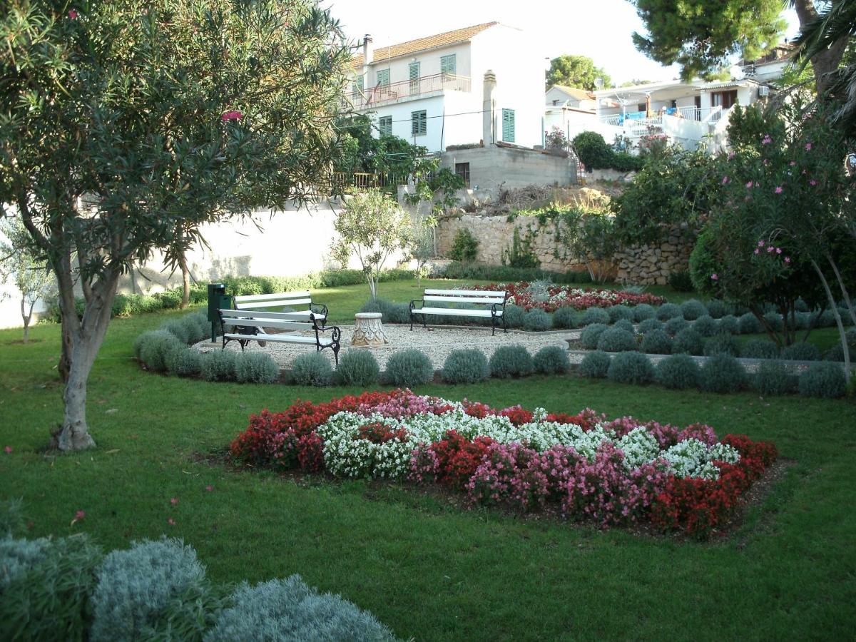 Tisno Resort *