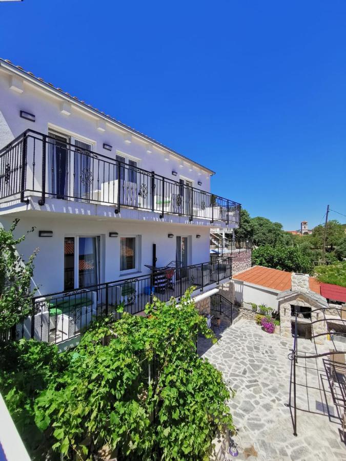 Tisno Resort *