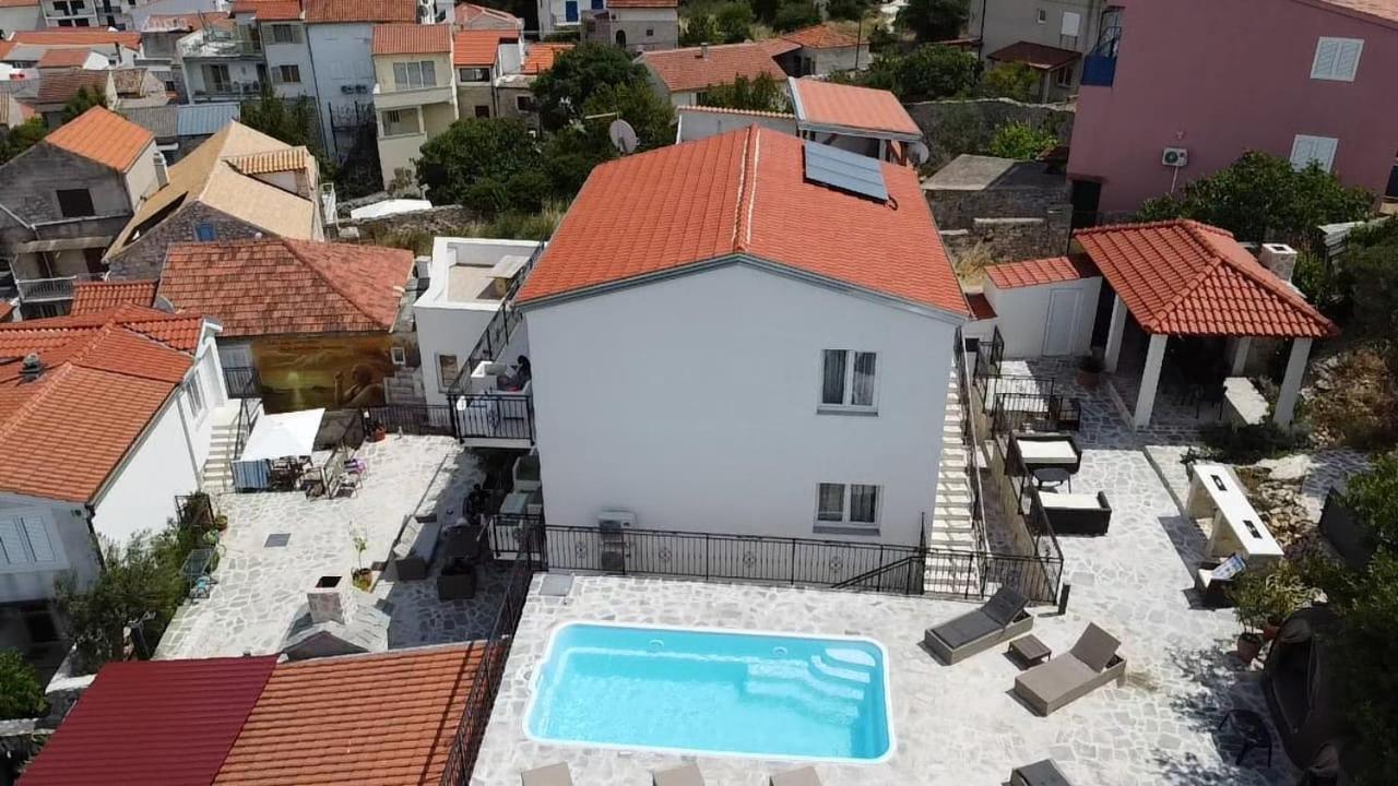Tisno Resort *
